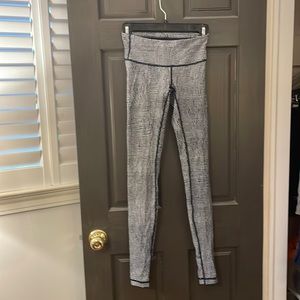 Black and white Lulu leggings